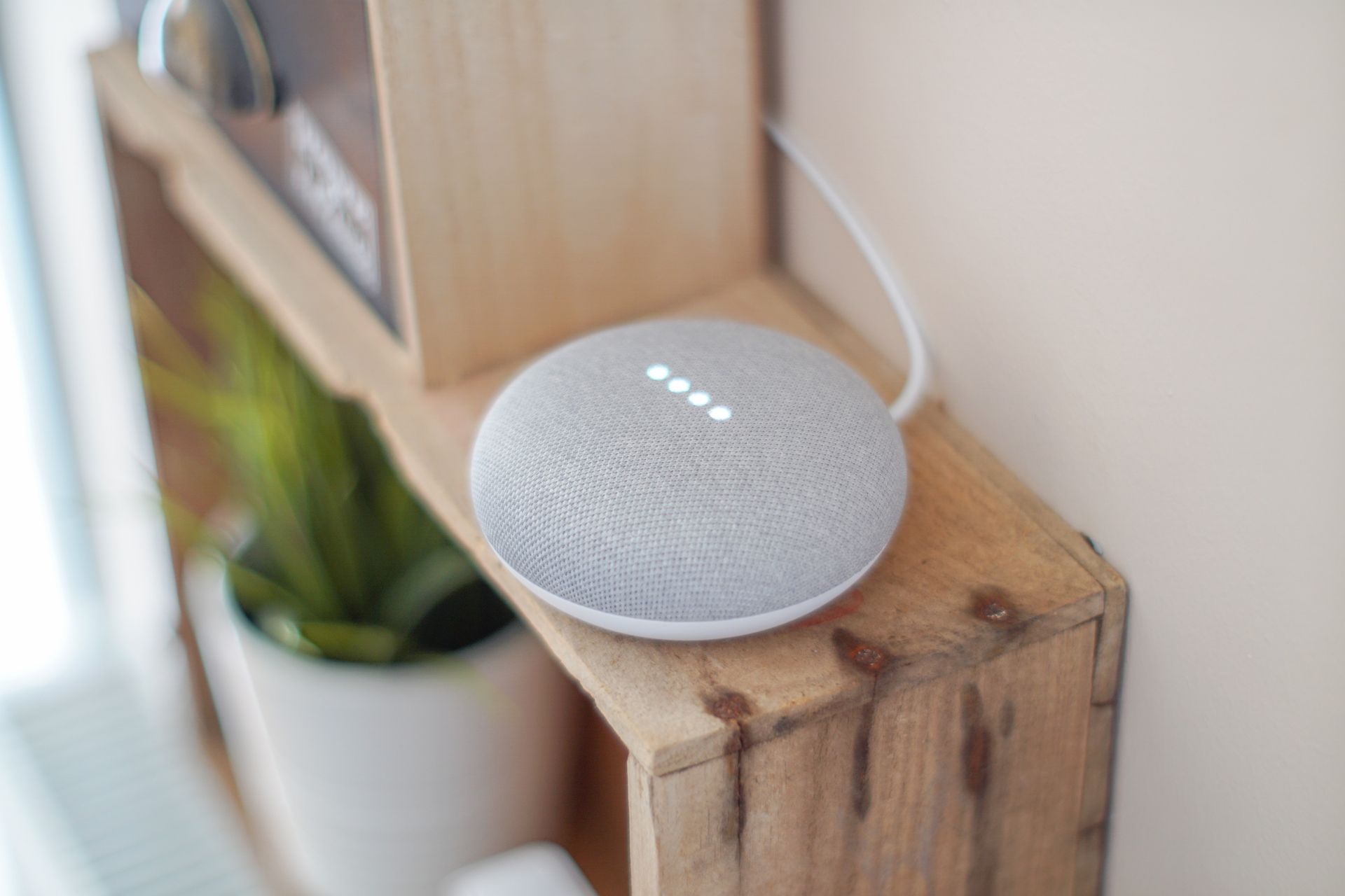 Smart home devices featured in a deals roundup